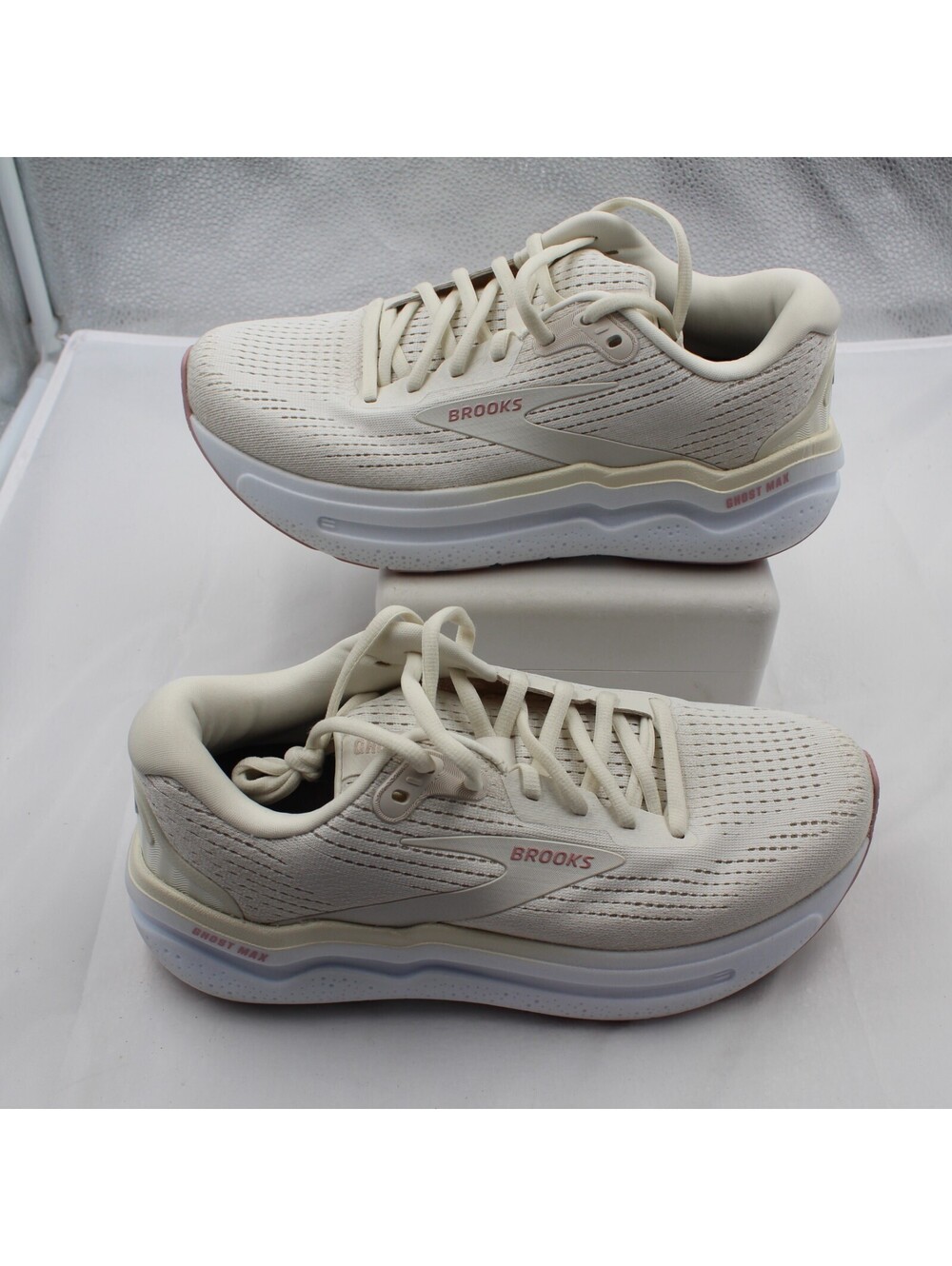 Ghost Max 2 Women Sz 8 Wide D Road Running Shoes Coconut Milk Gray Zephyr